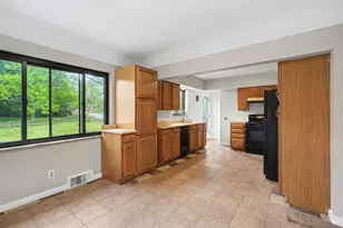 2032 Arrowood Pl, Springfield Township, OH 45231 - Photo 7