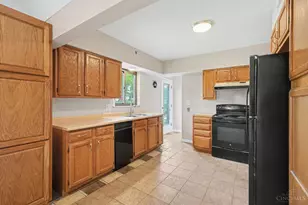 2032 Arrowood Pl, Springfield Township, OH 45231 - Photo 9