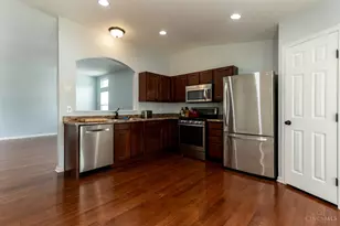 5984 Oak Leaf Ct, Hamilton Township, OH 45152 - Photo 7