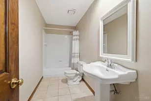 2739 Queenswood Dr, Cincinnati, OH 45211 - Photo 25