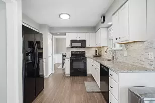5318 Chatelaine Ct, Green Township, OH 45247 - Photo 7