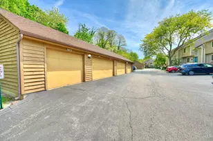 9450 Hunters Creek Dr, Blue Ash, OH 45242 - Photo 5