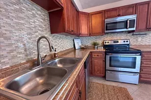 5215 Scotland Dr, Delhi Township, OH 45238 - Photo 9
