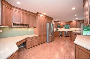 871 Meadow Ridge Dr, Union Township, OH 45245 - Photo 5