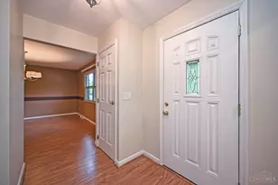 871 Meadow Ridge Dr, Union Township, OH 45245 - Photo 3