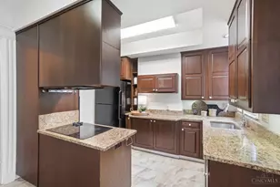 621 Evanswood Pl, Cincinnati, OH 45220 - Photo 17