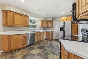 841 Danny Dr, Union Township, OH 45245 - Photo 11