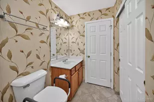 4977 Kleeman Green Dr, Green Township, OH 45211 - Photo 33