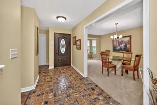 4977 Kleeman Green Dr, Green Township, OH 45211 - Photo 5