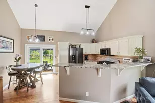 829 Hamlin Dr, Hamilton Township, OH 45039 - Photo 9