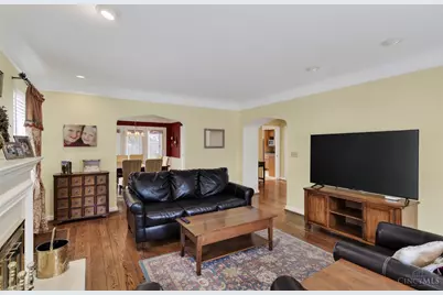 3846 Drakewood Drive, Cincinnati, OH 45209 - Photo 9