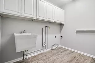 3080 Country Woods Ln, Green Township, OH 45248 - Photo 9