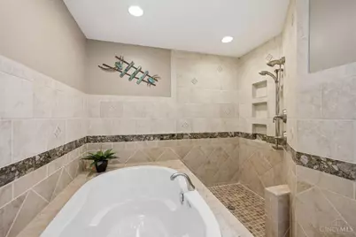 9486 Oakhurst Court, Blue Ash, OH 45241 - Photo 37