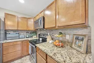 723 Grande Oaks Dr, Hamilton Township, OH 45152 - Photo 9