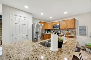 723 Grande Oaks Dr, Hamilton Township, OH 45152 - Photo 9