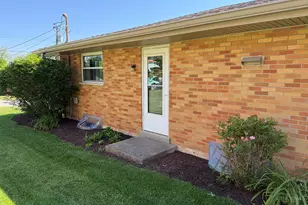 3897 Robinhill Dr, Green Township, OH 45211 - Photo 9
