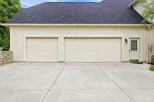 8623 Old Stone Ct, Montgomery, OH 45249 - Photo 7