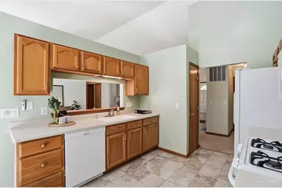 7750 Crystal Lake Lane, Hamilton Township, OH 45039 - Photo 13