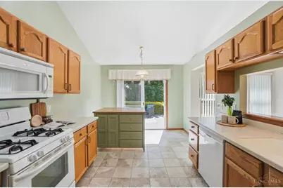 7750 Crystal Lake Lane, Hamilton Township, OH 45039 - Photo 11