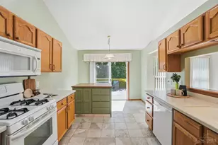7750 Crystal Lake Ln, Hamilton Township, OH 45039 - Photo 11