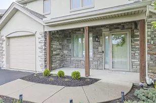 206 Edinburgh Ln, Springdale, OH 45246 - Photo 1