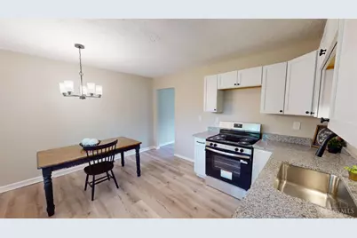 1884 Sevenhills Dr, Springfield Township, OH 45240 - Photo 5