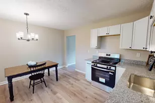 1884 Sevenhills Dr, Springfield Township, OH 45240 - Photo 5
