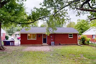 1884 Sevenhills Dr, Springfield Township, OH 45240 - Photo 15