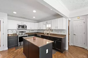 7177 Welbeck Dr, Hamilton Township, OH 45039 - Photo 15