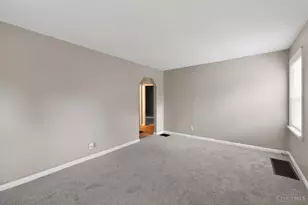 1866 Ashbrook Dr, Cincinnati, OH 45238 - Photo 9