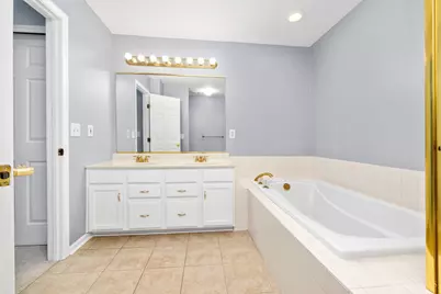 5927 Castlewood Crossing, Miami Township, OH 45150 - Photo 15