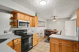 17 Woodview Ct, Springdale, OH 45246 - Photo 7
