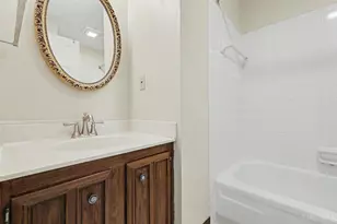 8081 Hetz Dr, Sycamore Township, OH 45242 - Photo 9