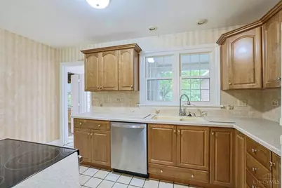 8853 Hollyhock Drive, Springfield Township, OH 45231 - Photo 19