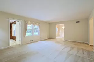 8853 Hollyhock Dr, Cincinnati, OH 45231 - Photo 9