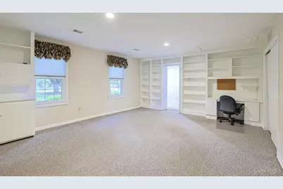 8853 Hollyhock Drive, Springfield Township, OH 45231 - Photo 11