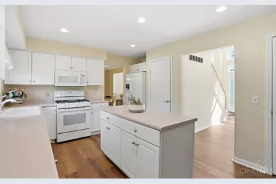 10210 Meadowknoll Drive, Loveland, OH 45140 - Photo 15