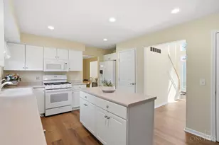 10210 Meadowknoll Dr, Loveland, OH 45140 - Photo 15