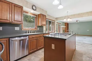 5905 Sovereign Dr, Sharonville, OH 45241 - Photo 5