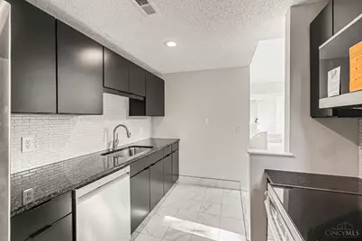 427 Hopkins Street #9, Cincinnati, OH 45203 - Photo 13