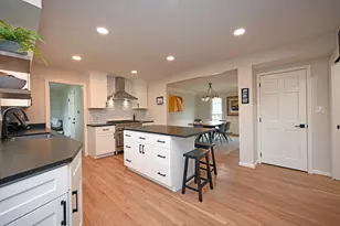8365 Squirrelridge Dr, Sycamore Township, OH 45243 - Photo 11