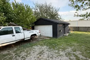 8313 Hendrickson Rd, Middletown, OH 45044 - Photo 3