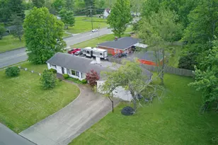 911 Lakeside Dr, Springfield Township, OH 45231 - Photo 3