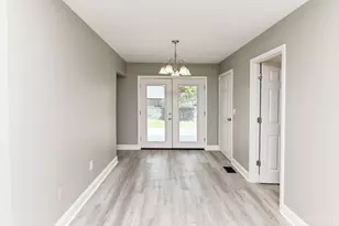 1316 Landis Ln, Springfield Township, OH 45231 - Photo 9