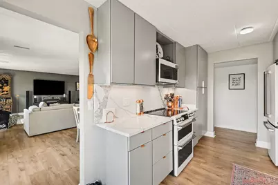 880 Rue De La Paix #T24, Cincinnati, OH 45220 - Photo 9