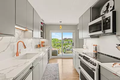 880 Rue De La Paix #T24, Cincinnati, OH 45220 - Photo 7