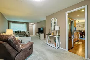 877 Tivoli Ln, Springdale, OH 45246 - Photo 9