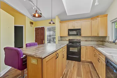 9870 Timbers Drive, Blue Ash, OH 45242 - Photo 7