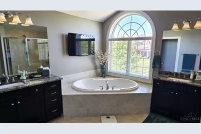 2440 Ashton Court, Cincinnati, OH 45244 - Photo 23