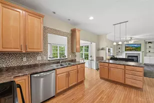 4869 Kleeman Green Dr, Cincinnati, OH 45211 - Photo 5